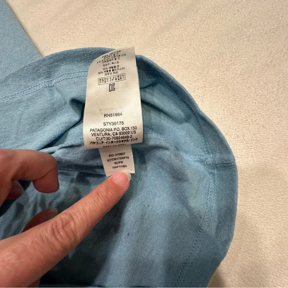 Patagonia Men's‎ Medium Light Blue Mountain Tee